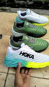 Sepatu Sneaker Pria Hoka: Sepatu Lari Berkualitas
