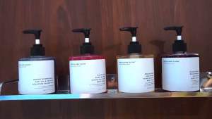 NICOTINAMIDE FRAGRANCE PERFUME SHOWER GEL Gel mandian perfume melembab memutih wangi tahan lama di badan