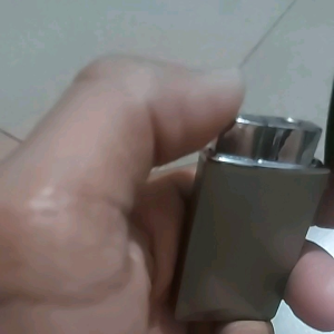 bật lửa BROAD 1 tia .thân kim loại