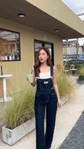 mycloth.officials - เอี๊ยมยีนส์สีเข้มทรงเข้ารูป สวยมากกกก งานปักด้านหน้า น่ารักสุดๆ