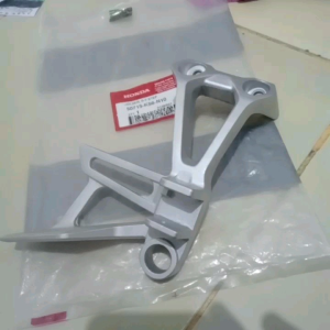 Bracket Breket Dudukan Foot Step Belakang Kanan Holder R P Step Supra GTR 150 Original Honda