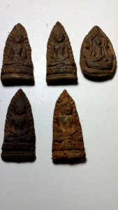 ถุงรอดหลวง & ลือโขง พรพลูซูมนาค หลังเรียบ หลัง Phra Phutthabat และขีด 1263 อาจลูกเข้าหมายถึงปีที่ 18 และเวลาที่ประมาณ 2559 โดยรูปร่างลดเพื่อให้แน่ใจว่าเป็นสินค้าที่คุณคุ้มค่า ในกรุเจดีย์ปทุมวดี เมืองลำพูน