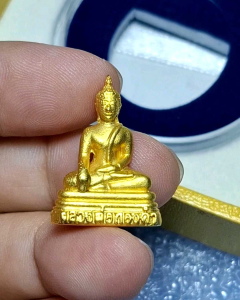 รูปหล่อลอยองค์ พsะพุทธมหาสุวรรณปฏิมากร (หลวงพ่อทองคำสุโขทัยไตรมิตร) วัดไตรมิตรวิทยาราม