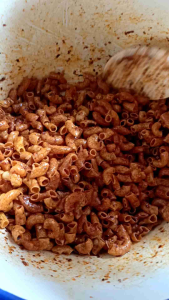 MAKARONI  CIKRUH INSTAN  PEDAS EXTRA daun jeruk / makaroni bantet VIRAL 100 grm by candu snack&chips