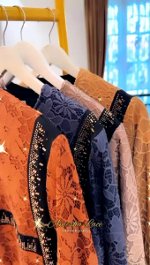 Gamis Brokat Motif Simple Kekinian dari Amore by Ruby edisi Ameshalace Dress