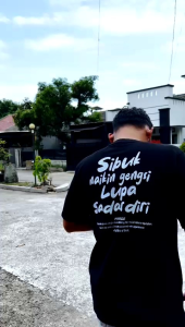 T-Shirt naikin gengsi kain katun combet kaos kata kata kaos viral kaos pria distro kaos terbaru
