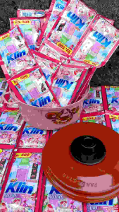 hemat promo spesial 48 set sabun cuci pakaian liquid so Klin 20 ml + wadah set