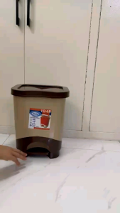 Trash Can with Foot Pedal – Hygienic & Hands-Free Disposal (Detachable)