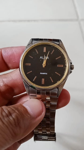 Jam tangan pria preloved Alba diameter casing 34mm kondisi jam jalan normal 2 jarumno box siap pakai minusnya penutup mesinnya sdh pengganti utk detail nya mohon chat dahulu