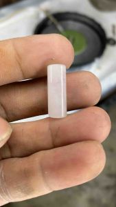 Mặt dây chuyền bằng đá thạch anh hồng tự nhiên dạng trụ tròn kích thước cao 20-30mm dày 6-10mm có thể lựa kích thước bằng cách liên hệ shop bằng chức năng chát lazada