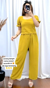 One Set Clara Crop Top Cringkel Airflow Setelan Polos Wanita