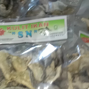 Jajanan paket 1 bks basreng + 2 bks kerupuk kulit ikan sedap gurih