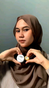 Gbee Bundling Moist Cream + Day Gold Skincare Mencerahkan dan Melindungi kulit Spf 30PA++ Bpom