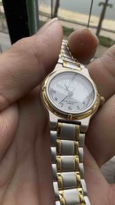 Đồng hồ nữ hiệu TELVA QUARTZ size 24mm mặt trắng cọc số học trò niềng vàng dây thép demi vàng kèm khóa thông minh điều chỉnh tuỳ theo tay người dùng đáy xoáy chống nước tốt lên đến 10BAR