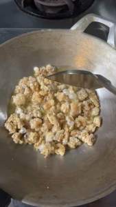 เเคปหมูติดมันทอดชิ้นเล็ก