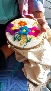 เสื้อปักมือผ้าฝ้าย สีขาว ซึ่งเป็นเล่นที่น่ารัก ฝ้าย ฝูง หรือฟู สีขาวลายประสิทธิภาพ 1 ชุด