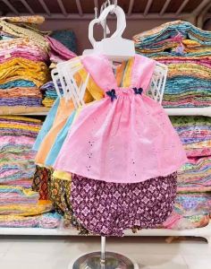 ชุดไทยเด็ก ชุดสงกรานต์ (รหัสD06) Aเสื้อลูกไม้+กางเกงผ้าไทย Bเดรสลูกไม้ แรกเกิด-12เดือน (เหลือง/ชมพู/ส้ม/ฟ้า)