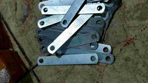 Plat besi lobang plating universal