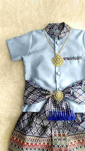 ชุดเด็กชุดเด็กชาย เซ็ต 2 ชิ้น เสื้อแขนสั้นผ้า ตกแต่งลายคอ-กระเป๋า โดยผ้าพิมพ์ทอง-โจงกระเบน ผ้าพิมพ์ทองพร้อม แถมฟรี