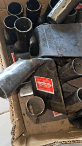 " เสียมแหนบกลับด้าน " ตรา ส.เสริมทรัพย์  ทำจากเหล็กกล้าแท้ หน้าเสียมกว้าง 3.2 นิ้วคม แข็งแรง ต่อด้ามเองได้