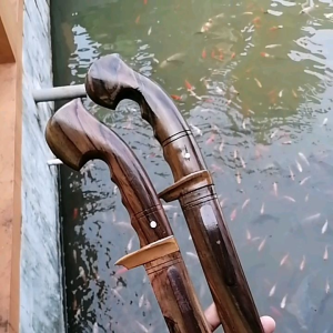 Golok ipsi golok silat stenlees anti karat dari kayu sonokeling natural