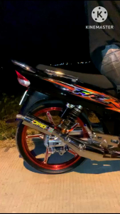 KNALPOT FIZ R FORCE ONE STANDAR RACING FULL CROOM By DMG RACING\\n\\n Apa Itu Knalpot Fiz R Force One Standar Racing Full Croom?\\n\\nKnalpot Fiz R Force One Standar Racing Full Croom merupakan produk knalpot berkualitas tinggi yang dirancang khusus untuk motor racing. Dengan desain standar racing dan material yang kokoh, knalpot ini memberikan performa maksimal pada motor Anda. Knalpot ini dikembangkan oleh DMG Racing, sebuah perusahaan yang telah dikenal di dunia otomotif.\\n\\n Spesifikasi & Keunggulan Knalpot Fiz R Force One\\n\\nKnalpot Fiz R Force One memiliki spesifikasi yang menjanjikan performa optimal. Beberapa keunggulan yang dimiliki oleh knalpot ini antara lain:\\n\\n- Desain standar racing yang memaksimalkan performa motor\\n- Material yang kokoh dan tahan lama\\n- Teknologi Full Croom yang memberikan suara mesin yang lebih keras dan khas\\n\\n Bagaimana Cara Memilih Knalpot Berkualitas Tinggi?\\n\\nMemilih knalpot berkualitas tinggi untuk motor racing bukanlah hal yang mudah. Berikut beberapa tips yang dapat Anda ikuti saat memilih knalpot:\\n\\n- Perhatikan material yang digunakan\\n- Pertimbangkan desain dan fitur yang ditawarkan\\n- Bandingkan harga dan spesifikasi dengan merek lain\\n\\n Bagaimana Menginstal Knalpot Fiz R Force One Standar Racing Full Croom?\\n\\nMenginstal knalpot Fiz R Force One Standar Racing Full Croom pada motor Anda memerlukan langkah-langkah tertentu. Berikut langkah-langkah yang perlu Anda ikuti:\\n\\n1. Siapkan alat dan bahan yang diperlukan\\n2. Cabut kabel baterai motor\\n3. Lebarkan knalpot lama dan pasang knalpot baru\\n4. Pasang ulang kabel baterai\\n\\nBerikut beberapa tips dan trik yang dapat Anda terapkan saat menginstal knalpot racing:\\n\\n- Pastikan motor dalam keadaan dingin saat menginstal knalpot\\n- Gunakan alat yang tepat untuk melebarkan knalpot lama\\n- Jangan lupa untuk membersihkan area instalasi sebelum memasang knalpot baru\\n\\n Manfaat Menggunakan Knalpot Fiz R Force One Standar Racing Full Croom\\n\\nMenggunakan knalpot Fiz R Force One Standar Racing Full Croom memiliki beberapa manfaat bagi motor Anda:\\n\\n- Meningkatkan performa motor\\n- Memberikan suara mesin yang lebih keras dan khas\\n- Menambah estetika motor\\n\\nManfaat penggunaan knalpot full croom DMG Racing juga tidak kalah penting:\\n\\n- Suara mesin yang lebih keras dan khas\\n- Performa mesin yang lebih maksimal\\n- Estetika motor yang lebih menarik\\n\\n Kesimpulan\\n\\nKnalpot Fiz R Force One Standar Racing Full Croom merupakan pilihan yang tepat bagi Anda yang mencari knalpot berkualitas tinggi untuk motor racing. Dengan spesifikasi dan keunggulan yang dimilikinya, knalpot ini dapat memberikan performa optimal pada motor Anda. Pastikan untuk memilih dan menginstal knalpot dengan benar untuk mendapatkan hasil yang maksimal.\n}