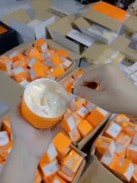 Kem body cam retinol vitamin c dưỡng trắng cấp ẩm giảm thâm sạm 200g
