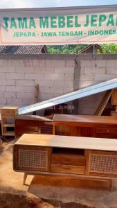 Rak Meja TV Jati Minimalis & Bufet TV Retro Jati Kombinasi Rotan Terlaris