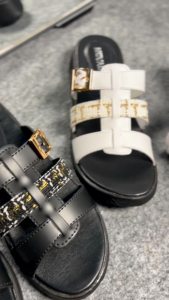 Sandal Terbaru 2025: Pilihan Empuk & Kekinian