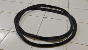 Rear Trunk Rubber Seal for Toyota Innova 2016-2023 Fit 2016 2017 2018 2019 2020 2021 2022 2023 Models