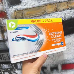 Kem Đánh Răng Aquafresh Extreme Clean Whitening Action 158.7g