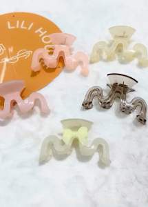 ✨[Tặng cột tóc lò xo lớn]- Kẹp Acrylic đủ màu kẹp cứng cáp + tặng cột tóc vải như hình (ngẫu nhiên màu be/màu hồng mận) cho mỗi kẹp