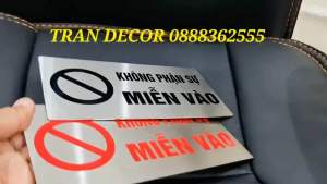 Biển chỉ dẫn không phận sự miễn vào quý khách tự bảo quản tài sản bằng inox 304 có sẵn băng dính 2 mặt tiện lợi lắp đặt