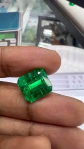 7.05 กะรัต มรกตทรงแปดเหลี่ยมจากห้องปฏิบัติการ Biron แวววาวดี