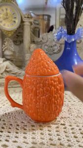 Ly khổ hoa màu cam có quai cầm và nắp dùng cho văn phòng...-Orange flower sized cup with handle and lid for office use