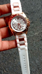 Grosir Jam Tangan Wanita Elegan & Rubber Tahan Air Warna Modis