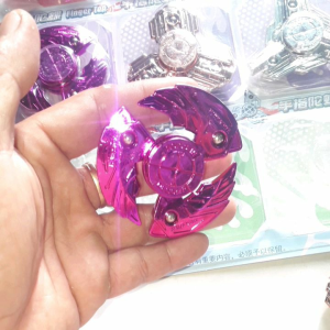 Một con quay Spinner 3 cánh bằng nhựa và kim loại rất đẹp