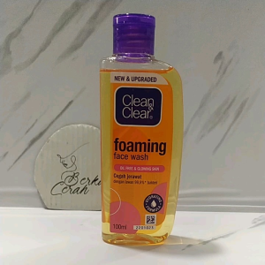 Clean & Clear Foaming Face Wash Oil Free & Glowing Skin /Mencegah Wajah Berjerawat 100 ml