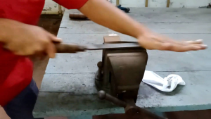 Bison KIKIR PLAT GEPENG-PERMUKAAN KASAR 12 inch