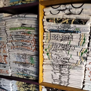 KAOS OBLONG SABLON MEREK KOTA JOGJA T-SHIRT MALIOBORO KAOS JOGJA TERLARIS DI MALIOBORO JOGJA KAOS KATUN