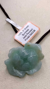 ❤️100% Authentic Brand New Set "A" grade Burmese jadeite flower shape pendant good translucency suffused with light green yellow gold cloud *No stain No crack *No chemical or acid treatment *Free original authenticated certificate *Free gift box