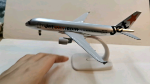 20 cm or 8 inches Jetstar A320 Diecast Airplane Collection with Landing Gears and Display Stand
