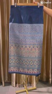 ผ้าที่มีรูปปักลายสีฟ้าคราม ป้ายข้างติดตะขอ ผ้าไหม ผ้าถุง กระโปรง สินค้าพร้อมส่ง การผลิตที่มีประสิทธิภาพ