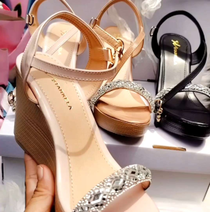 Sandal nữ đế xuồng bằng Cao 9p.Khoá gài - Xoàn