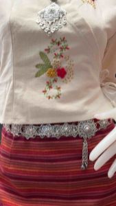 เสื้อป้ายผูกข้างแขนสามส่วนปักดอกไม้ด้วยมืองานฝีมือมีไซส์Sอก34นิ้ว Mอก36นิ้ว Lอก38นิ้ว XLอก40นิ้ว XXLอก42นิ้ว