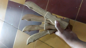 Belati kayu latihan kripen siswa PSHT