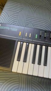 Affordable vintage Yamaha PSR-12 portable electronic keyboard from the late 1980s. It features 49 full-sized keys 32 sounds and 16 rhythm styles See pic for issue