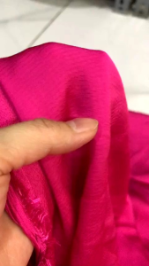 vải lụa hàn màu hồng sen _( khổ 1m5) dày vừa co dãn nhẹ mềm rũ may đầm váy áo vv