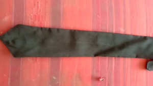 dasi hitam panjang pakai perekat