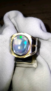 Cincin Batu Kalimaya: Desain dan Aksesoris Perhiasan Wanita